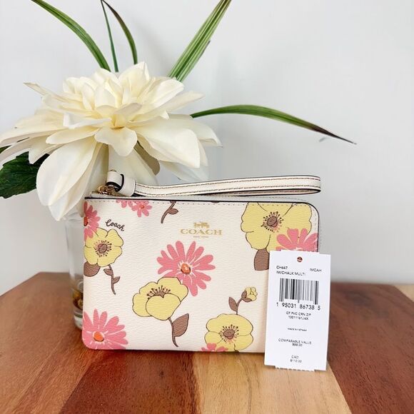 NWT Coach Corner Zip Wristlet With Floral Cluster Print - Picture 3 of 6